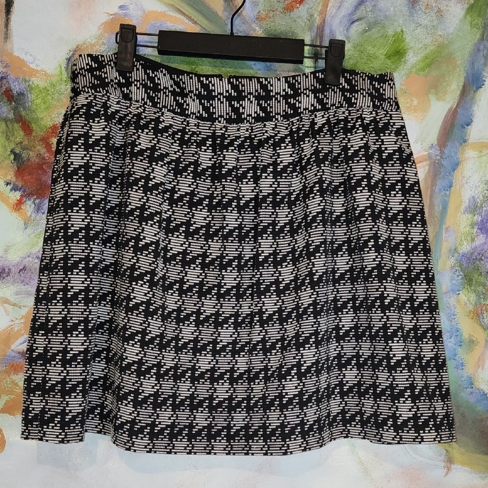 Crown & Ivy Black and White A-Line Mini Skirt